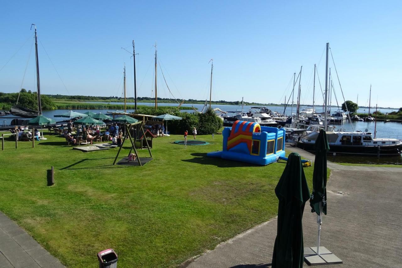 Vakantiehuisgalamadammen Met Ligplaats Boot Koudum Exterior photo