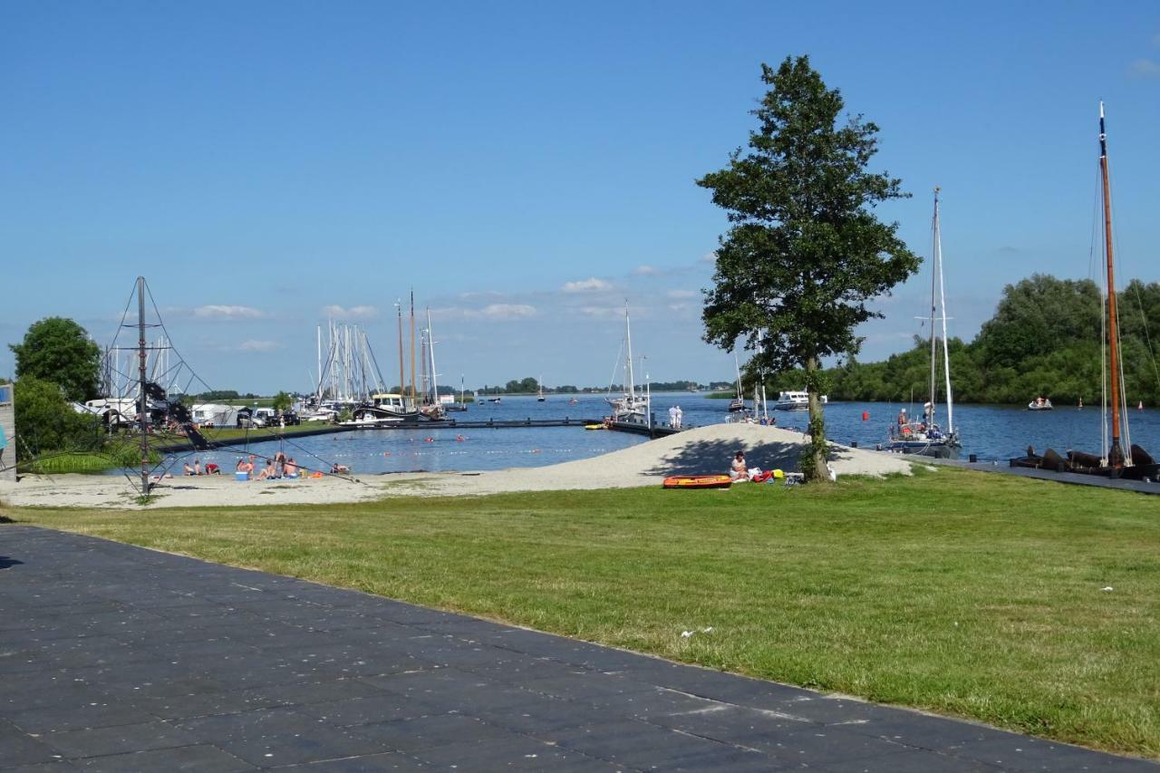 Vakantiehuisgalamadammen Met Ligplaats Boot Koudum Exterior photo